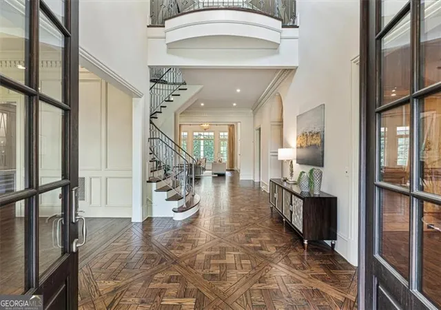 Photo 3 of Single family home for sale at 3225 W Paces Park Ct NW, Atlanta, GA 30327 | MLS# 10816072 | Listing updated on 2026-08-20