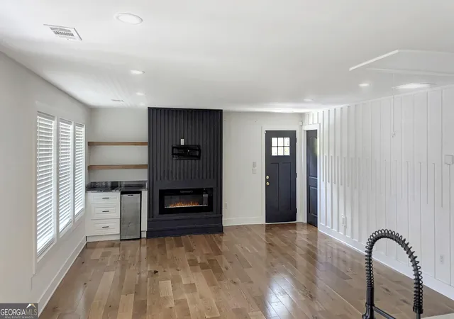 3rd image of 2193 Park Ter, Atlanta, GA 30337 | MLS# 10766375
