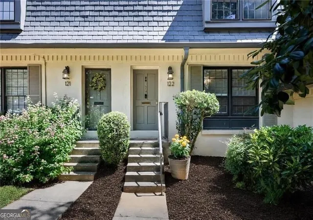 Photo 2 of Townhouse for sale at 122 Woodmere Sq Nw, Atlanta, GA 30327 | MLS# 10829570 | Listing updated on 2026-09-03