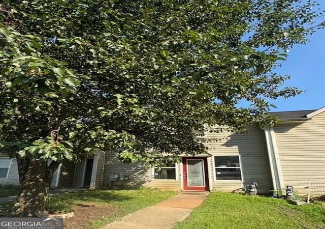 Photo 2 of Townhouse for sale at 9053 Stoneleigh Tr, Douglasville, GA 30134 | MLS# 10822521 | Listing updated on 2026-09-10
