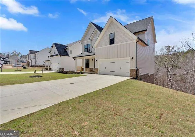 Photo 3 of Single family home for sale at 12 Altar Rock Ct, Cartersville, GA 30121 | MLS# 10818688 | Listing updated on 2026-09-18