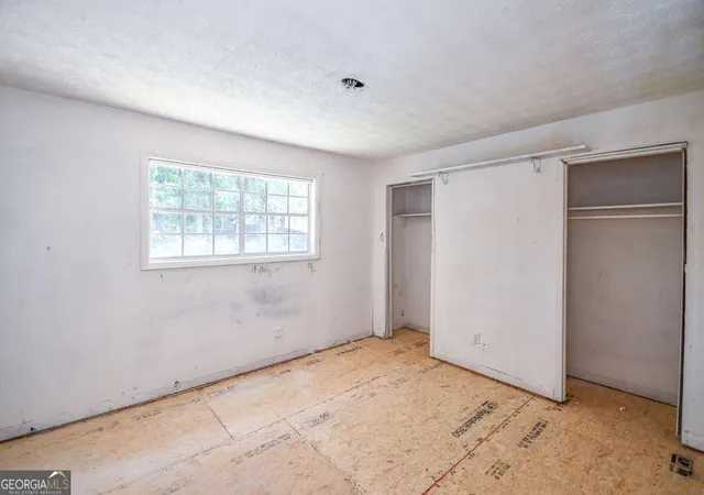 Photo 7 of Sale Pending at 2330 Chestnut Log Loop, Lithia Springs, GA 30122 | MLS# 10824607 | Listing updated on 2026-09-15