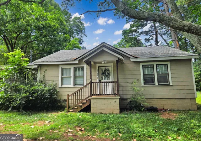 Homes for sale in Flowery Branch, GA | 5824 Church St, Flowery Branch, GA 30542 | MLS# 10798199