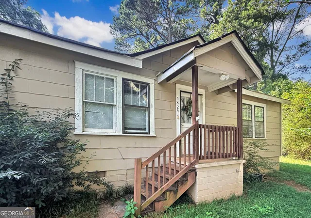 Homes for sale in Flowery Branch, GA | 5824 Church St, Flowery Branch, GA 30542 | MLS# 10798199
