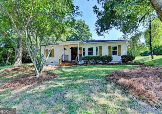 Photo 3 of Single family home for sale at 107 Lakeshore Cir, Braselton, GA 30517 | MLS# 10828962 | Listing updated on 2026-09-15