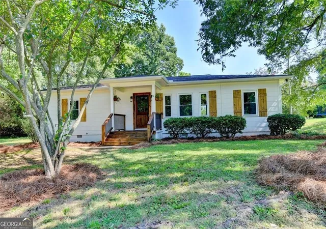 Photo 4 of Single family home for sale at 107 Lakeshore Cir, Braselton, GA 30517 | MLS# 10828962 | Listing updated on 2026-09-15