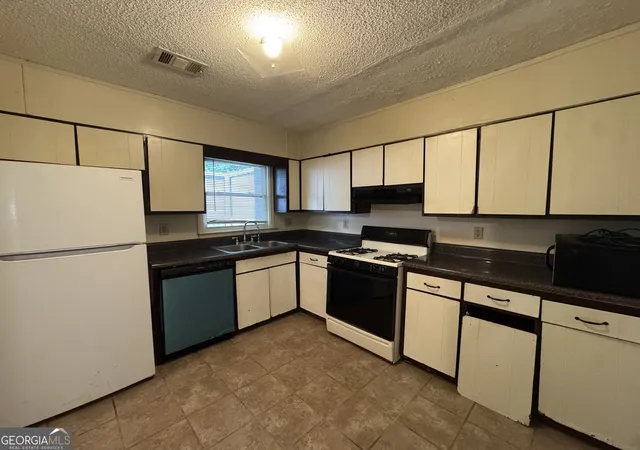 2nd image of 5140 High Point Rd #21, Union City, GA 30291 | MLS# 10801358