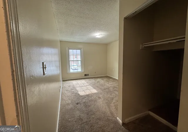 Listing Photo 3 - Condo for sale in building located at 5140 High Pt Rd, Union City, GA 30291 - Unit #21