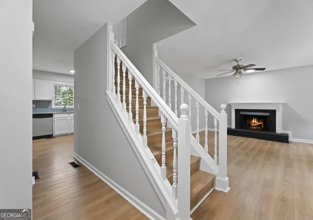 Photo 4 of Single family home for sale at 1860 Hickory Creek Ct Nw, Acworth, GA 30102 | MLS# 10835235 | Listing updated on 2026-10-24