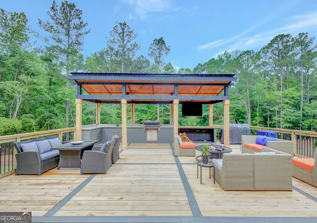 Photo 3 of Sale Pending at 140 S Alexander Crk Rd, Newnan, GA 30263 | MLS# 10650840 | Listing updated on 2026-03-20