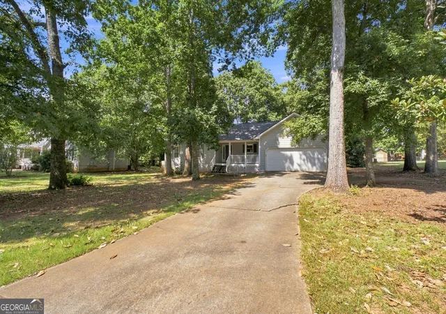 Photo 3 of Single family home for sale at 11212 Hemlock Rd, Hampton, GA 30228 | MLS# 10831994 | Listing updated on 2026-10-10