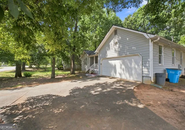 Photo 4 of Single family home for sale at 11212 Hemlock Rd, Hampton, GA 30228 | MLS# 10831994 | Listing updated on 2026-10-10