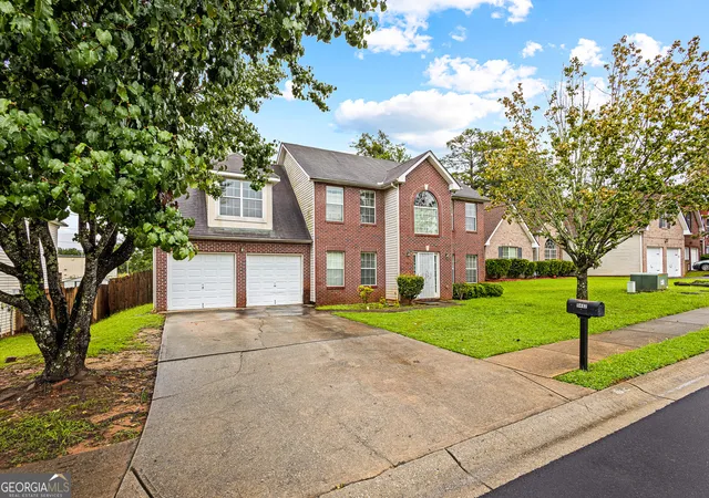 Photo 2 of Sale Pending at 9492 Deer Crossing Tr, Jonesboro, GA 30236 | MLS# 10579399 | Listing updated on 2026-01-15