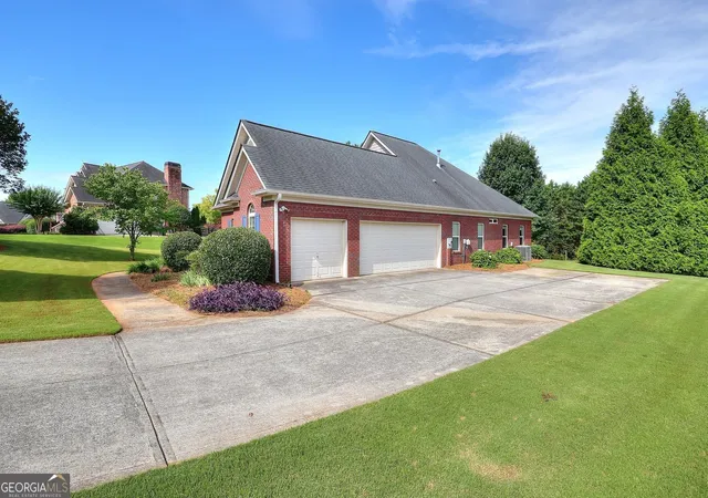 Photo 3 of Single family home for sale at 2008 Jefferson Hall Dr, Monroe, GA 30656 | MLS# 10798626 | Listing updated on 2026-09-12