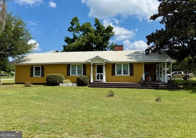Photo 1 of Single family home for sale at 301 E Willow Lake Dr, Metter, GA 30439 | MLS# 10809946 | Listing updated on 2026-08-05