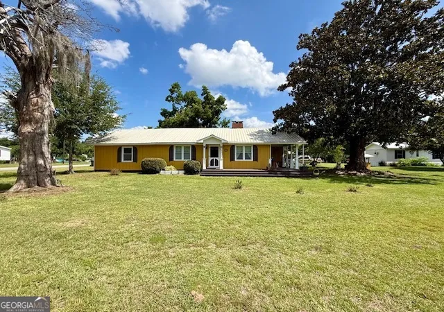 Photo 2 of Single family home for sale at 301 E Willow Lake Dr, Metter, GA 30439 | MLS# 10809946 | Listing updated on 2026-08-05