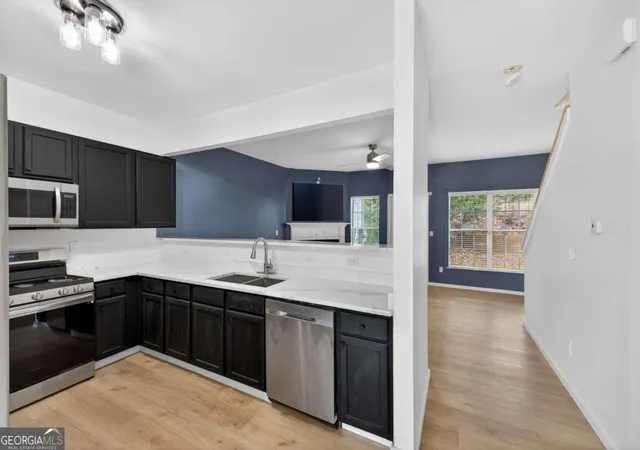 Photo 4 of Townhouse for sale at 2527 Walden Lake Dr, Decatur, GA 30035 | MLS# 10738978 | Listing updated on 2026-09-23