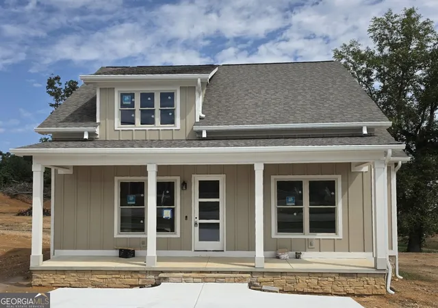 1st image of 302 Thomas Rd, Fort Oglethorpe, GA 30742 | MLS# 10824110