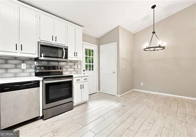 Photo 2 of Single family home for sale at 3949 Edgebrook Dr, Flowery Branch, GA 30542 | MLS# 10827431 | Listing updated on 2026-08-31