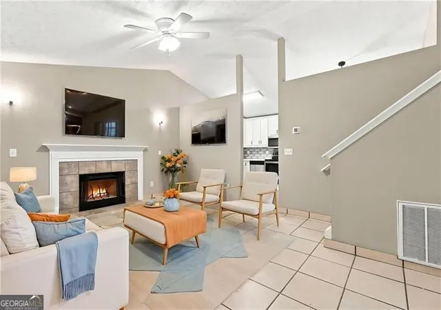 Photo 4 of Single family home for sale at 3949 Edgebrook Dr, Flowery Branch, GA 30542 | MLS# 10827431 | Listing updated on 2026-08-31