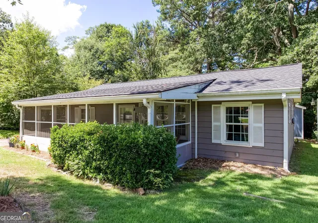 2nd image of 2880 Hall Dr, Smyrna, GA 30082 | MLS# 10810230