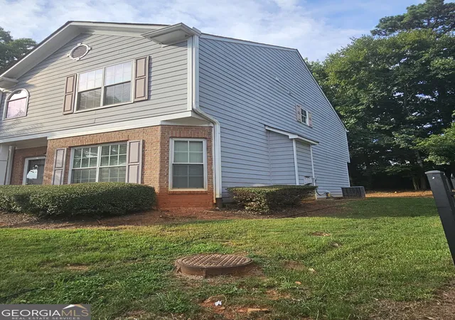 Photo 2 of Townhouse for sale at 2511 Walden Lake Dr, Decatur, GA 30035 | MLS# 10832608 | Listing updated on 2026-09-24