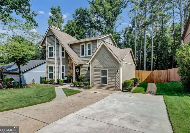Homes for sale in Stone Mountain, GA | 5086 N Woodbridge Trl, Stone Mountain, GA 30088 | MLS# 10801715