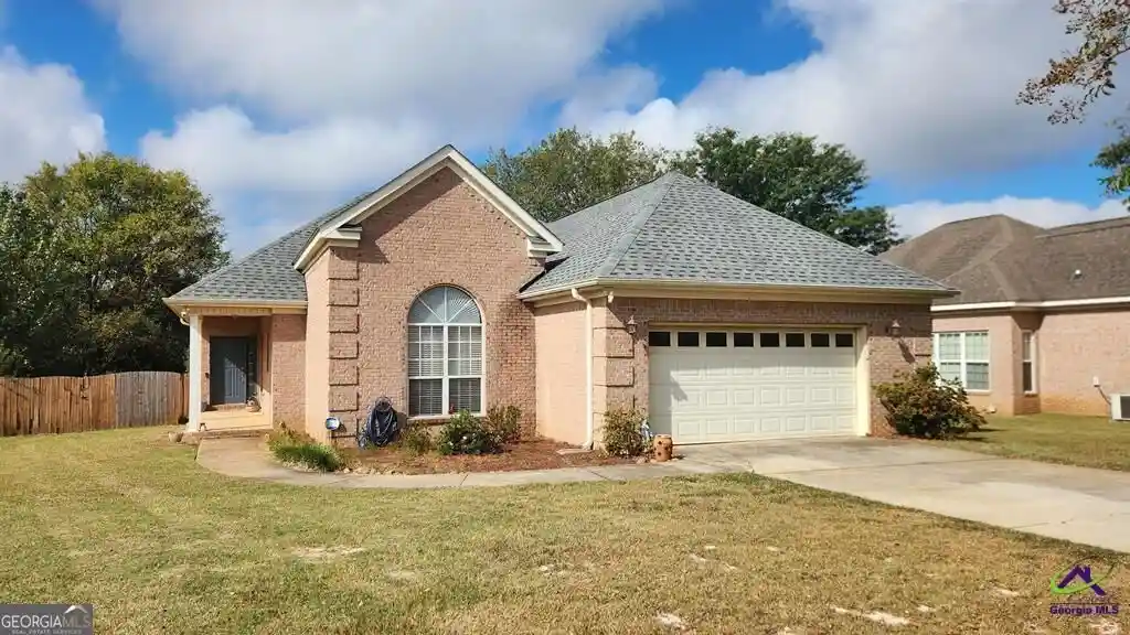 Photo 1 of Single family home for sale at 220 Carrington Ln, Centerville, GA 31028 | MLS# 10857248 | Listing updated on 2026-10-15