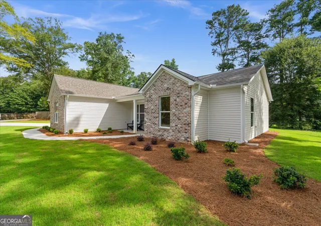 Photo 1 of Single family home for sale at 10 Colonial Dr, Carrollton, GA 30117 | MLS# 10811328 | Listing updated on 2026-09-18