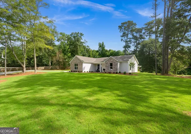 Photo 3 of Single family home for sale at 10 Colonial Dr, Carrollton, GA 30117 | MLS# 10811328 | Listing updated on 2026-09-18