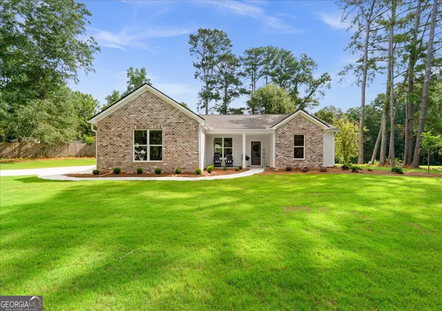 Photo 4 of Single family home for sale at 10 Colonial Dr, Carrollton, GA 30117 | MLS# 10811328 | Listing updated on 2026-09-18