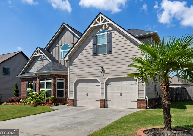 Photo 2 of Sale Pending at 6891 Dresden Dr, Rex, GA 30273 | MLS# 10613119 | Listing updated on 2026-09-02