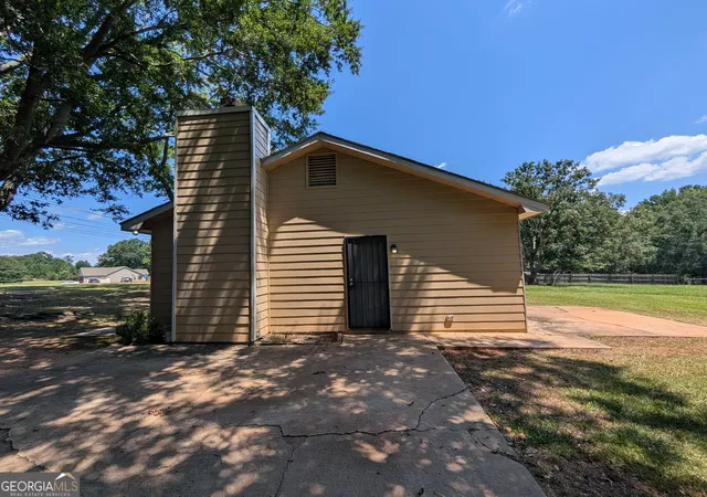 Photo 3 of Single family home for sale at 1070 Lower Big Springs Rd, Lagrange, GA 30241 | MLS# 10835061 | Listing updated on 2026-09-11