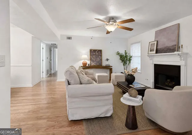 3rd image of 3940 Riverlook Pkwy SE, Marietta, GA 30067