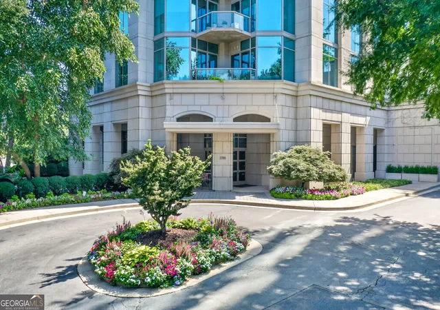 Listing Photo 4 - Condo for sale in building located at 2795 Peachtree Rd Ne, Atlanta, GA 30305 - Unit #802