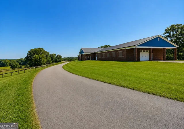 Photo 4 of House for sale at 16 Peek Dr, Carrollton, GA 30116 | MLS# 10835175 | Listing updated on 2026-09-11