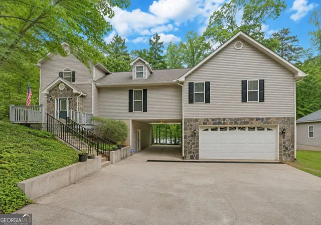 1st image of 371 Shorewood Cir, Toccoa, GA 30577 | MLS# 10760157