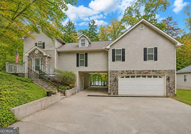 Single family home for sale at 371 Shorewood Cir, Toccoa, GA 30577 | MLS# 10760157
