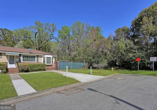 Photo 2 of Single family home for sale at 2444 E 39th Street, Savannah, GA 31404 | MLS# 10713385 | Listing updated on 2026-08-03