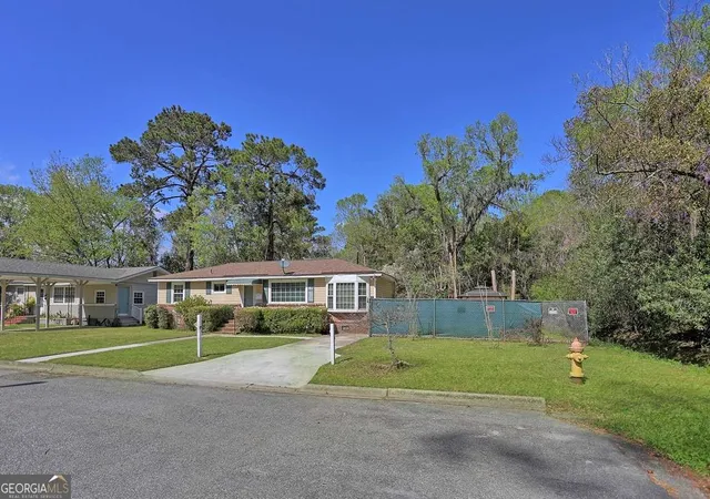 Photo 4 of Single family home for sale at 2444 E 39th Street, Savannah, GA 31404 | MLS# 10713385 | Listing updated on 2026-08-03