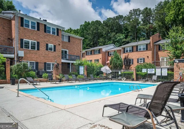 2nd image of 6520 Roswell Rd, Sandy Springs, GA 30328