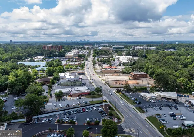 2nd image of 6520 Roswell Rd, Sandy Springs, GA 30328