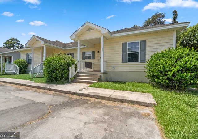 Photo 3 of Single family home for sale at 157/159 Drew Cir, Brunswick, GA 31525 | MLS# 10816880 | Listing updated on 2026-08-15