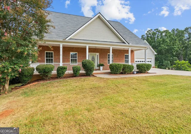 Photo 3 of Single family home for sale at 120 Camilla Dr, Carrollton, GA 30116 | MLS# 10818920 | Listing updated on 2026-09-26