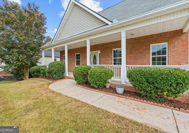 Photo 4 of Single family home for sale at 120 Camilla Dr, Carrollton, GA 30116 | MLS# 10818920 | Listing updated on 2026-09-26