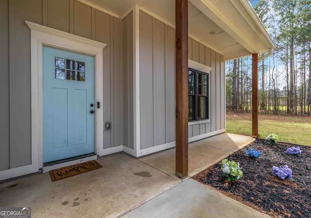 Photo 4 of Single family home for sale at 4070 Highway 81 E, Mcdonough, GA 30252 | MLS# 10719073 | Listing updated on 2026-09-24