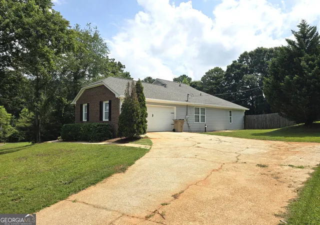 Photo 3 of Single family home for sale at 125 Planters Walk, Locust Grove, GA 30248 | MLS# 10796972 | Listing updated on 2026-10-01