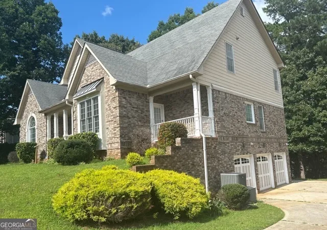 Photo 2 of Single family home for sale at 5621 Shamrock Ln, Douglasville, GA 30135 | MLS# 10811351 | Listing updated on 2026-08-26