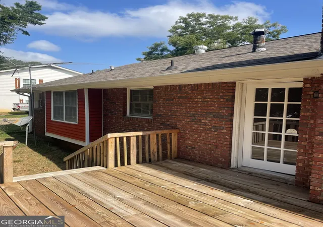 Photo 2 of Single family home for sale at 992 Brandywine Dr, Winder, GA 30680 | MLS# 10835788 | Listing updated on 2026-09-14