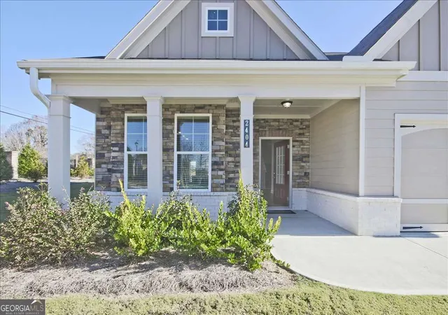 Photo 3 of Single family home for sale at 2404 Anhinga Dr, Loganville, GA 30052 | MLS# 10727001 | Listing updated on 2026-10-08